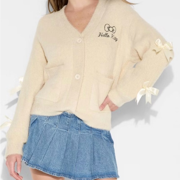 Rare Cute Hello Kitty Cream Sweater - Picture 3 of 3